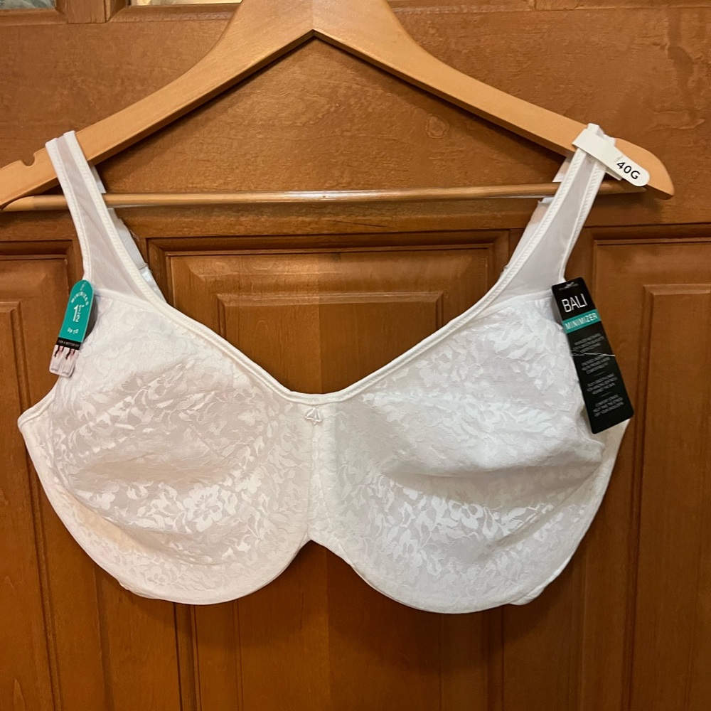 NWT. Bali Minimizer Bra. 40G.
